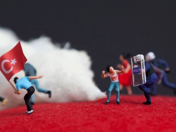 Los diminutos se manifiestan en Fez